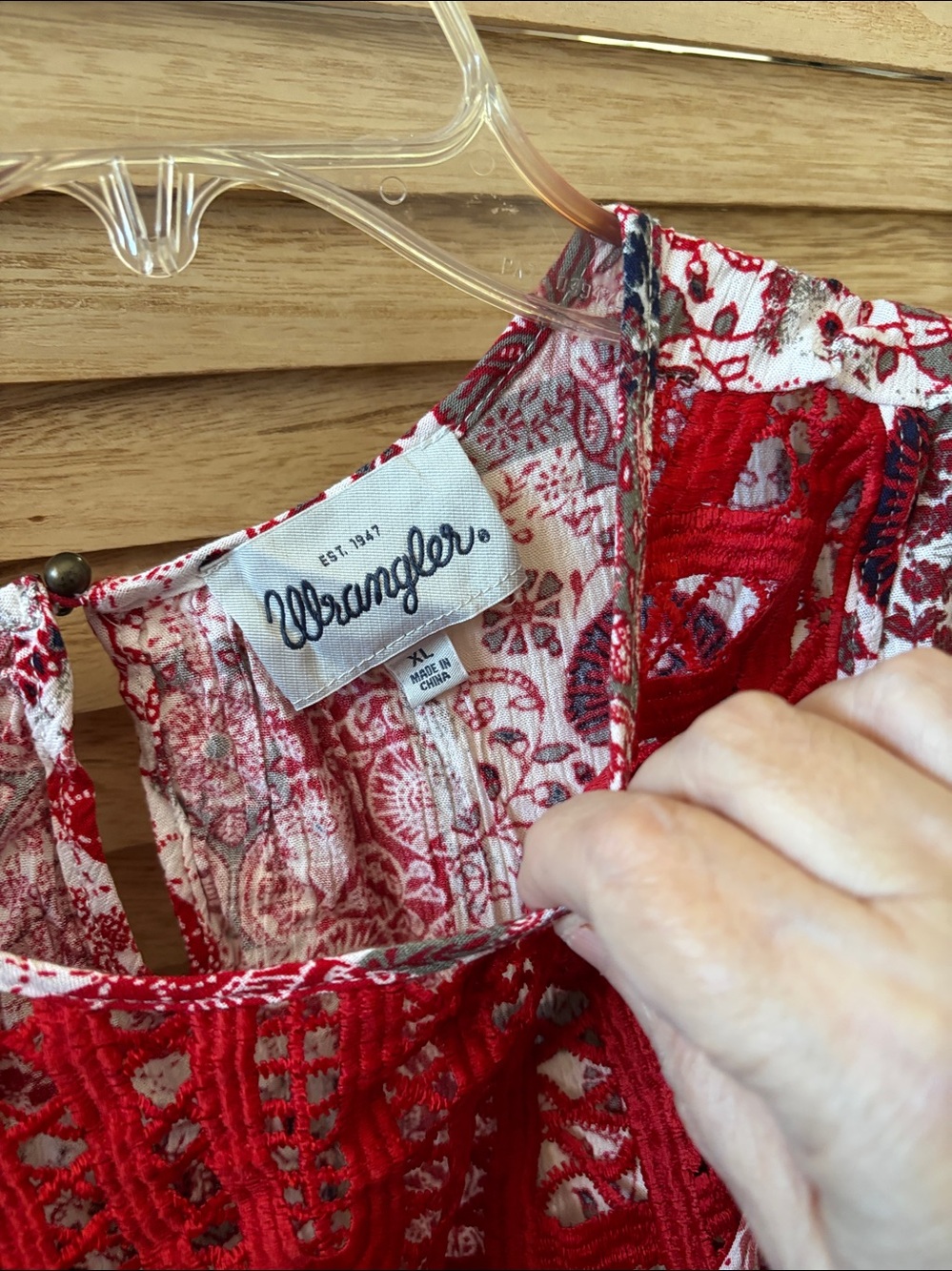 Wrangler Red and White Patchwork Crochet Yoke Sleeveless Top XL - Picture 3 of 4